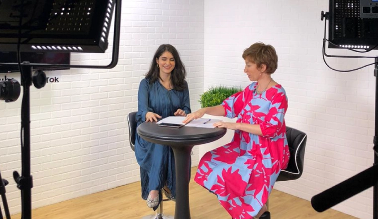 journalist Leila Al Aouf taking interview